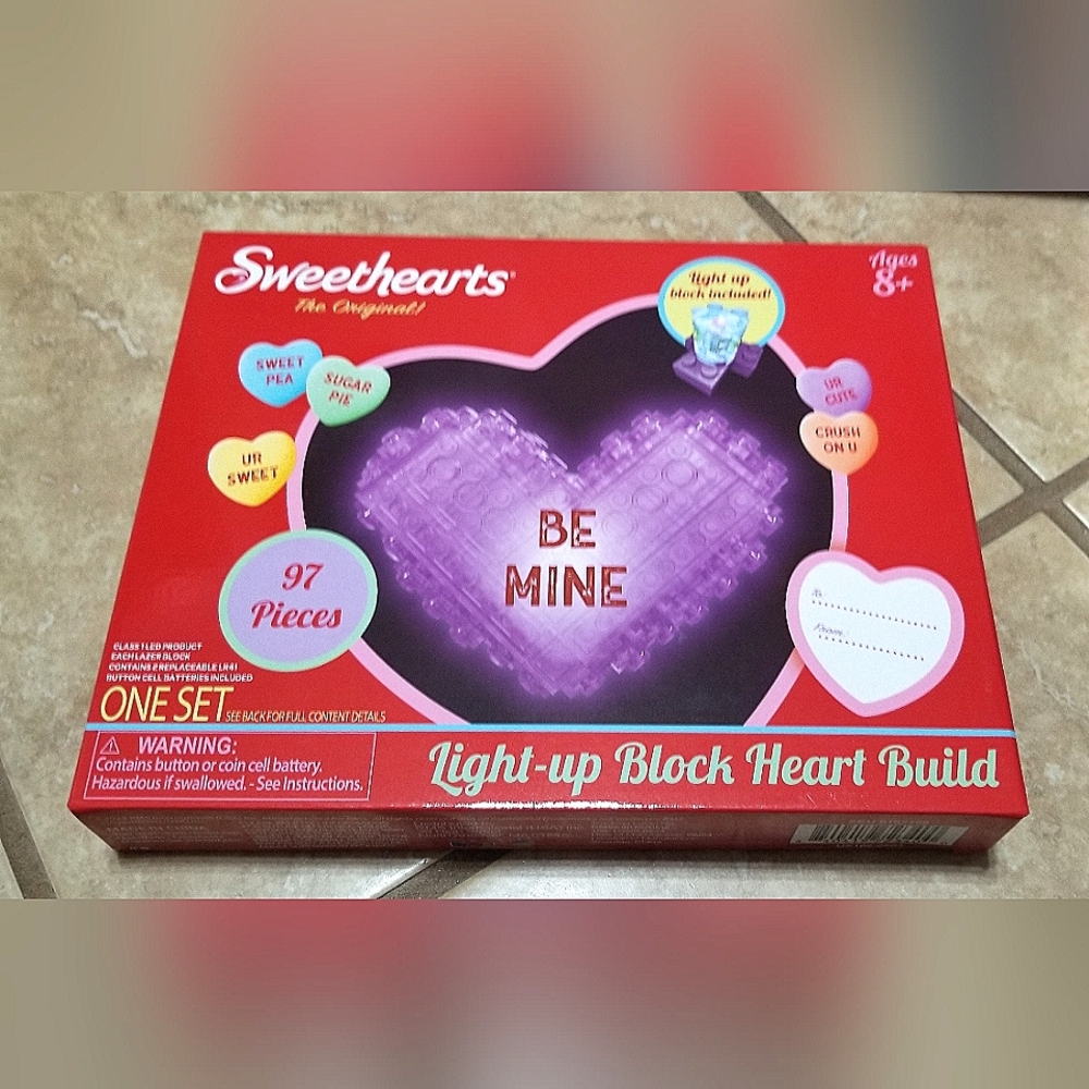 Sweethearts BE MINE Purple Light Up Block Heart 97pc Build Set